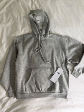 ALO Yoga Light Heather Grey Accolade Hoodie